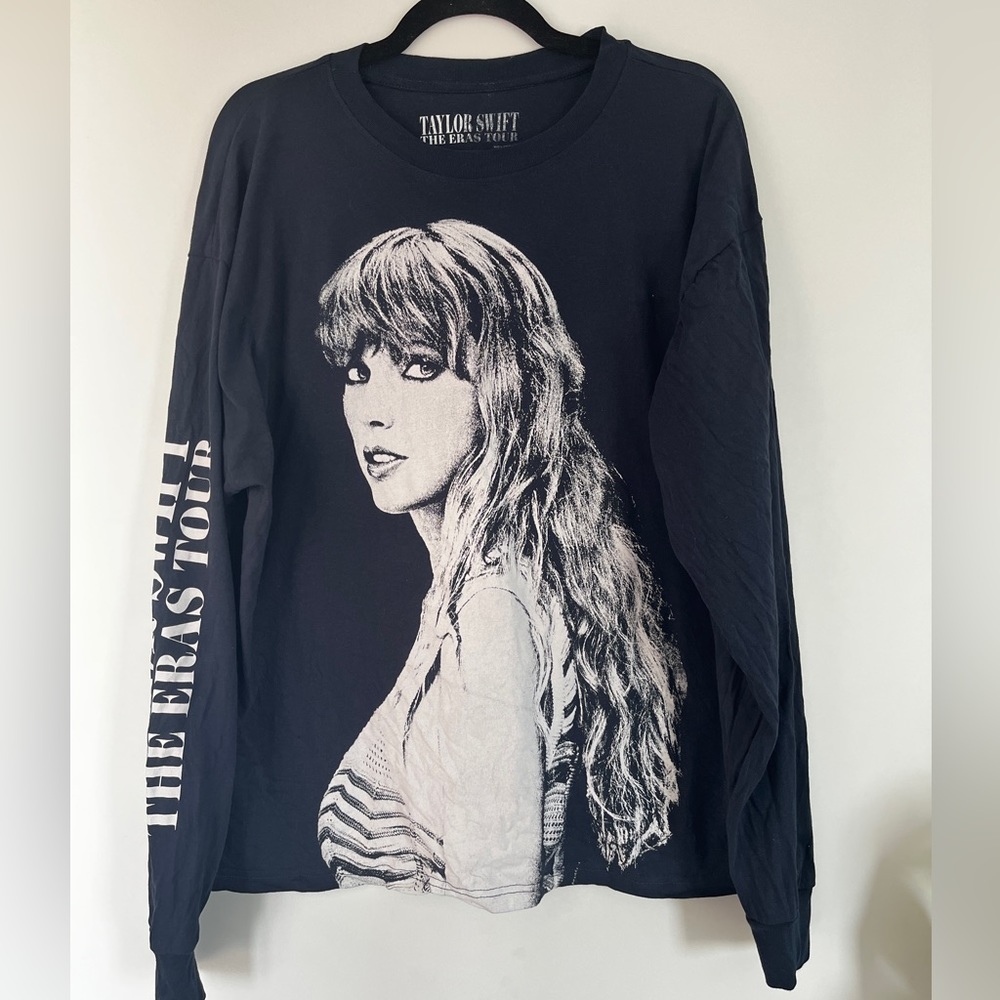 Taylor Swift Eras tour exclusive navy long sleeve shirt - L
